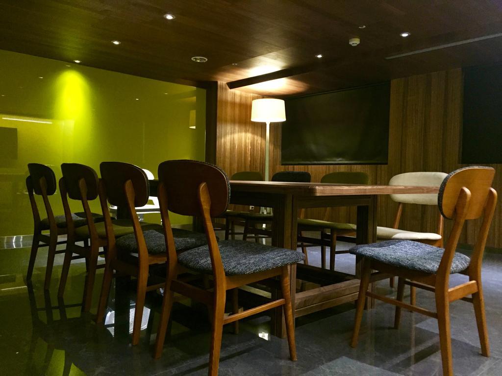 Inhouse Hotel Taichung Exterior photo