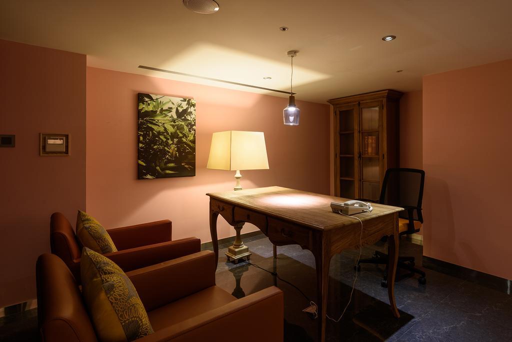 Inhouse Hotel Taichung Exterior photo