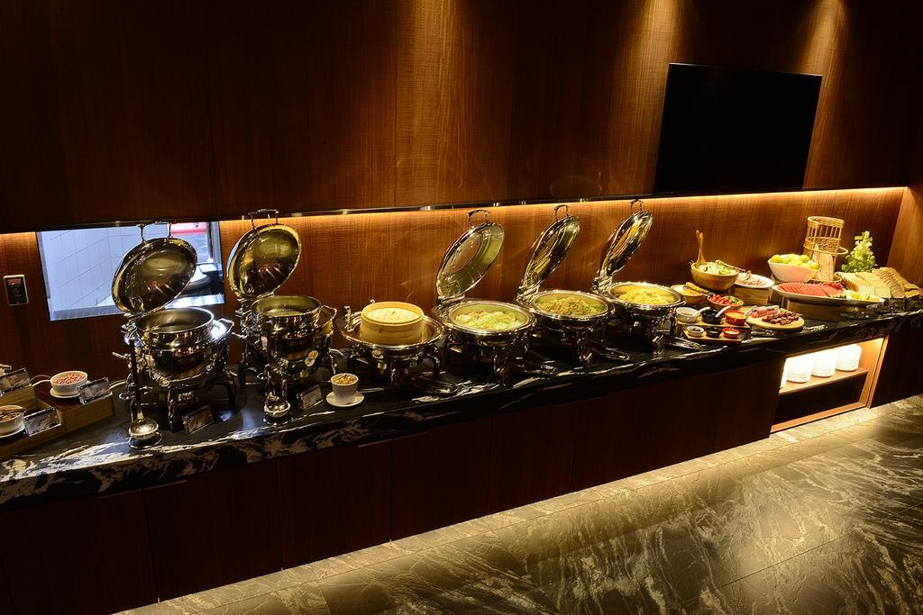 Inhouse Hotel Taichung Exterior photo